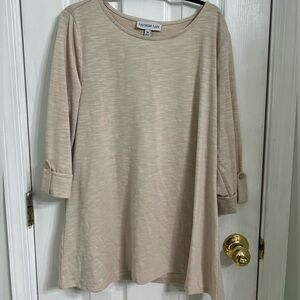 Southern Lady NWT beige 3/4 length sleeve shirt. Size M